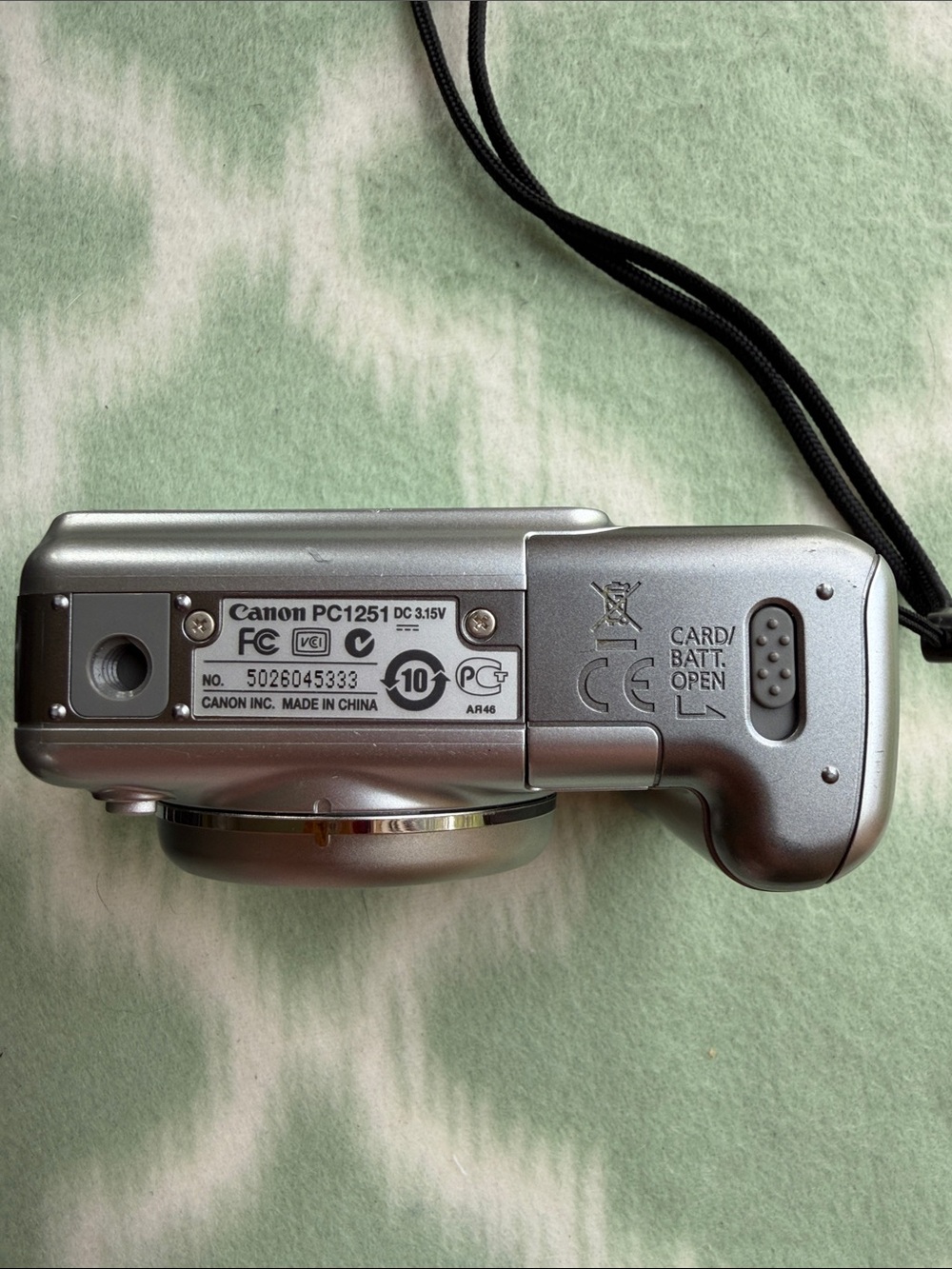 Canon Powershot A720 IS Silver Point-and-Shoot Digital Camera with Carrying Case - Picture 7 of 16